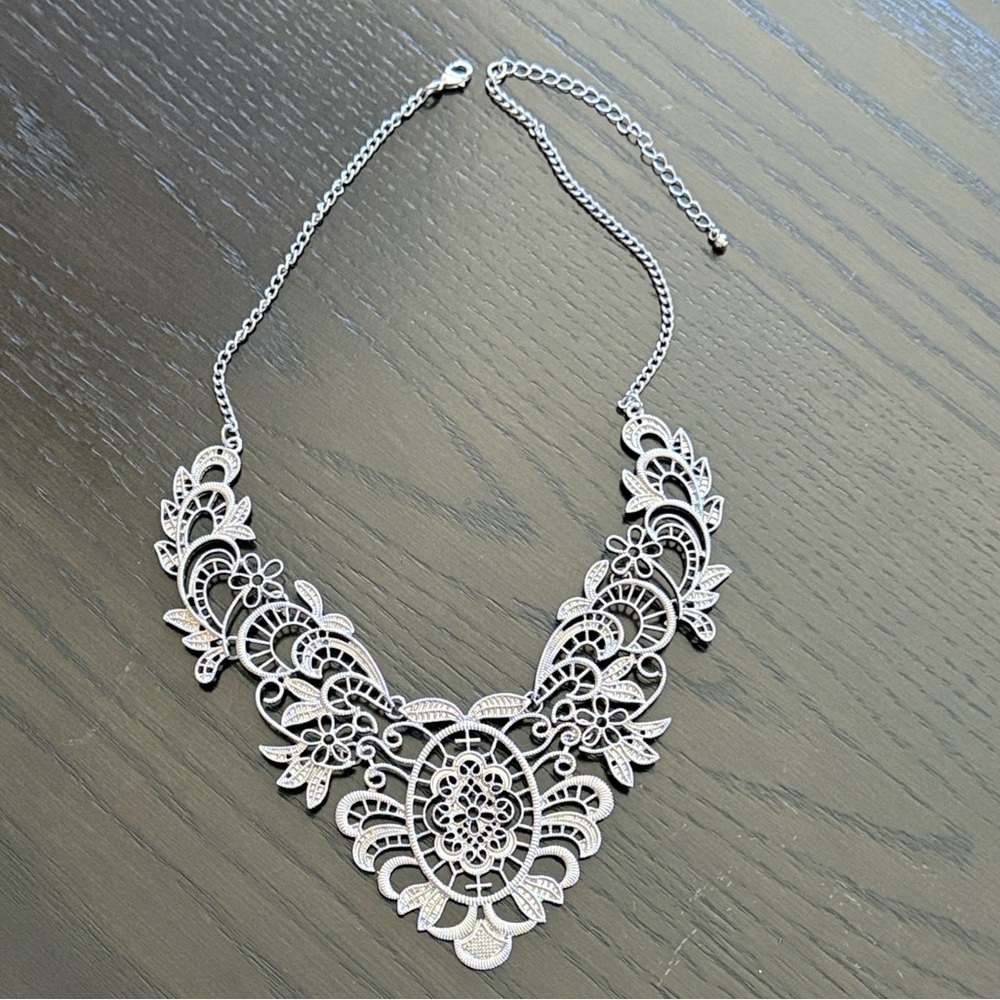 Elegant Silver Filigree Necklace
